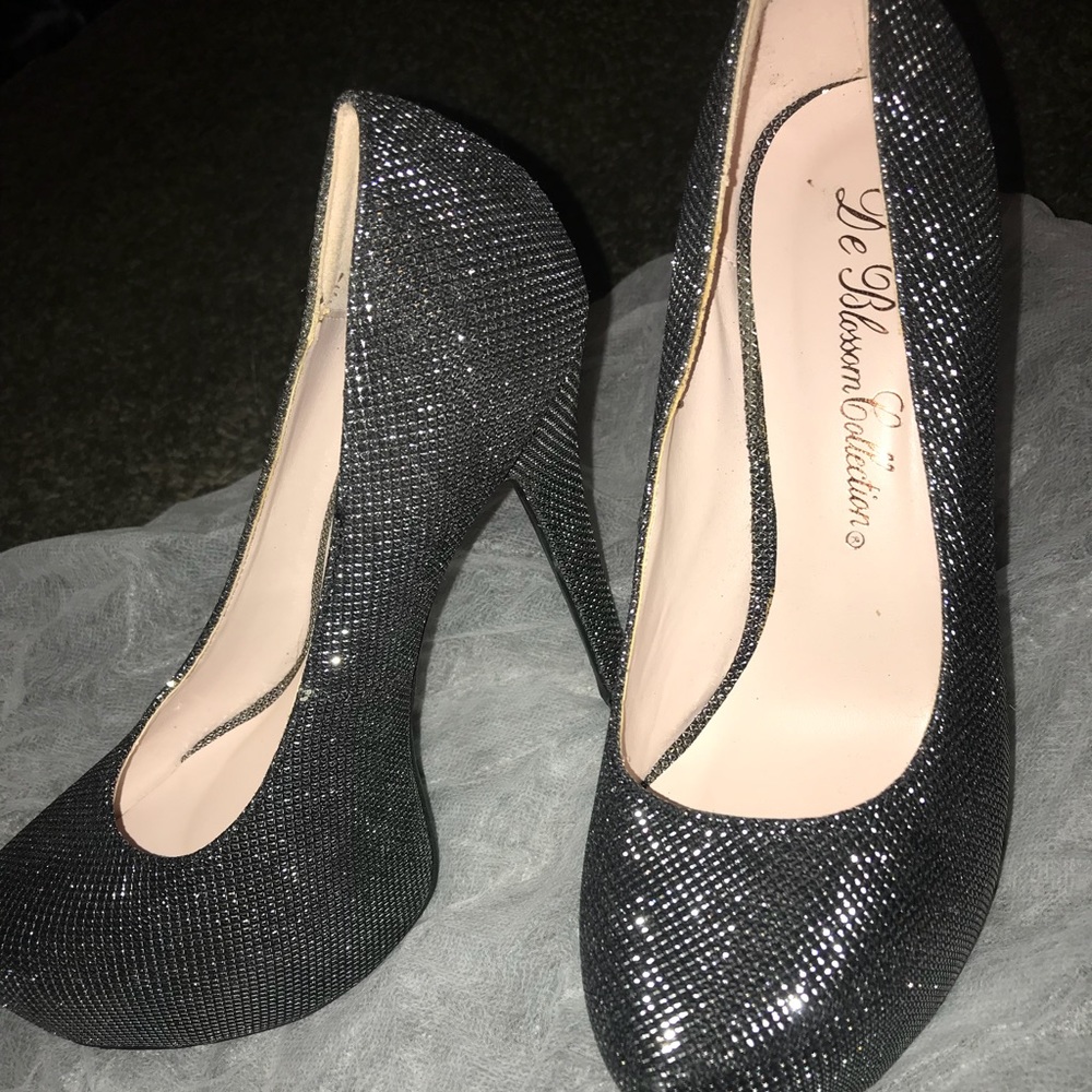 Metallic heel